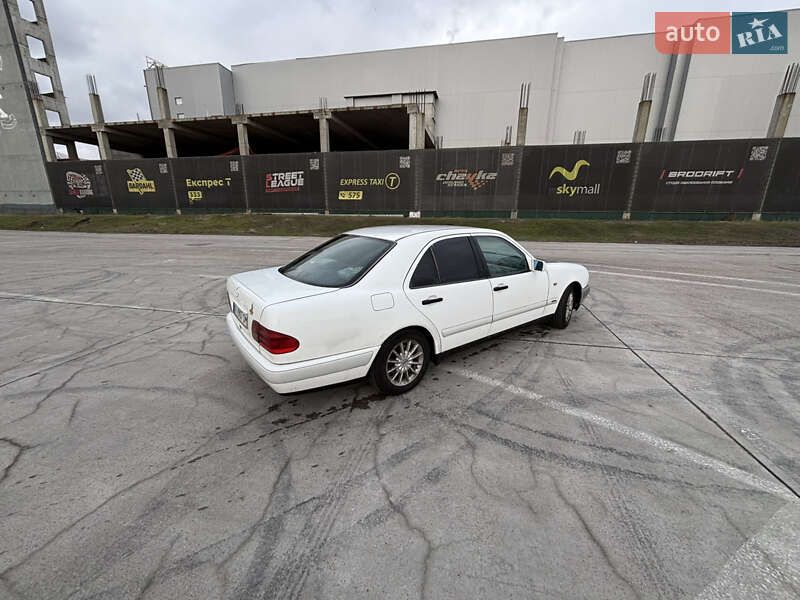 Седан Mercedes-Benz E-Class 1998 в Києві