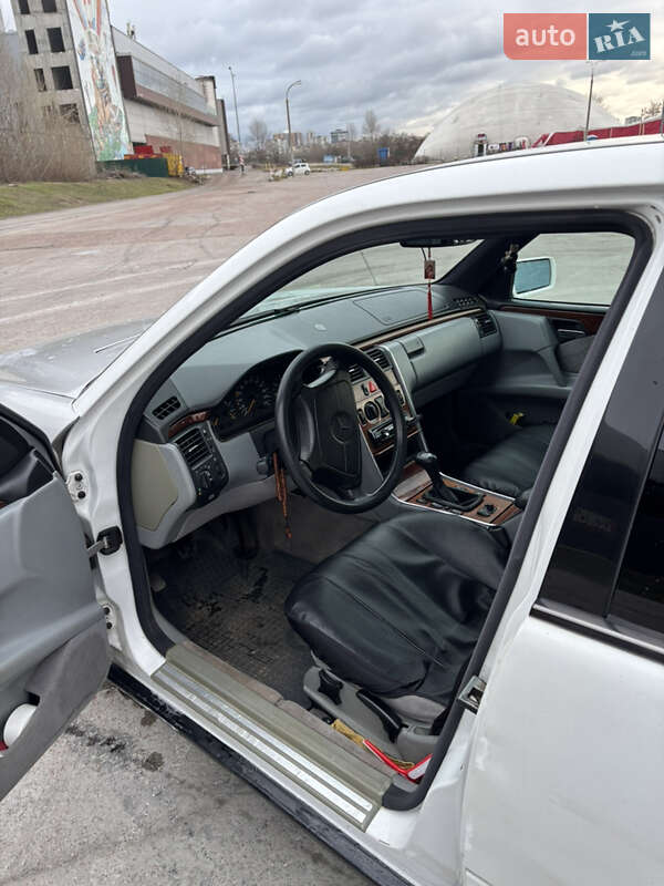 Седан Mercedes-Benz E-Class 1998 в Києві