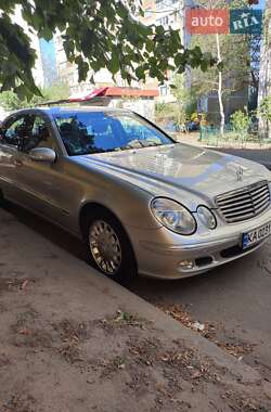 Седан Mercedes-Benz E-Class 2003 в Киеве