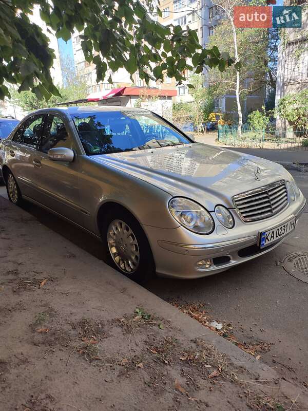 Седан Mercedes-Benz E-Class 2003 в Києві