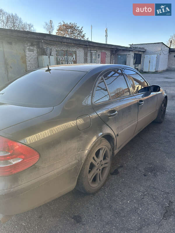 Седан Mercedes-Benz E-Class 2002 в Запоріжжі