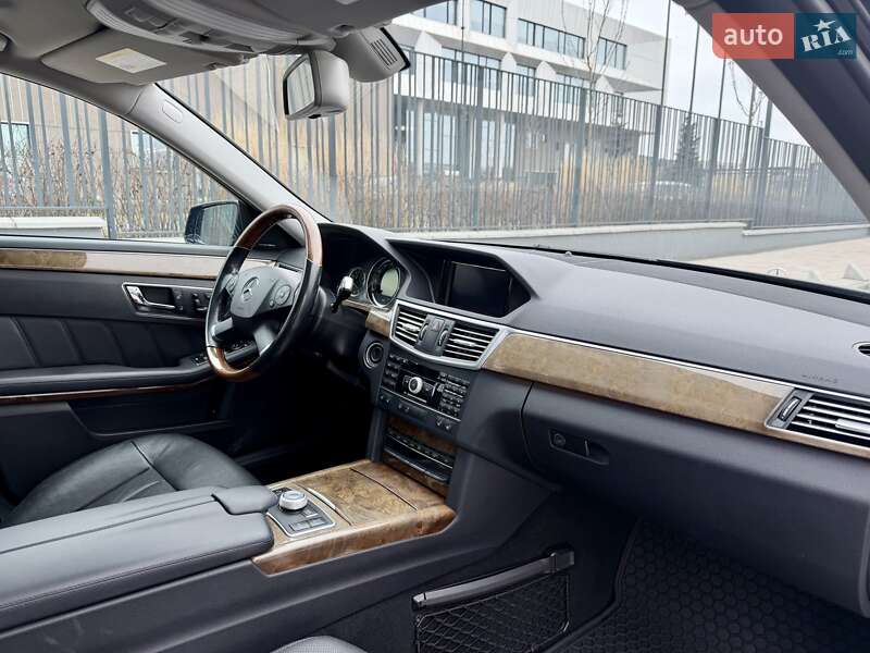 Седан Mercedes-Benz E-Class 2010 в Києві