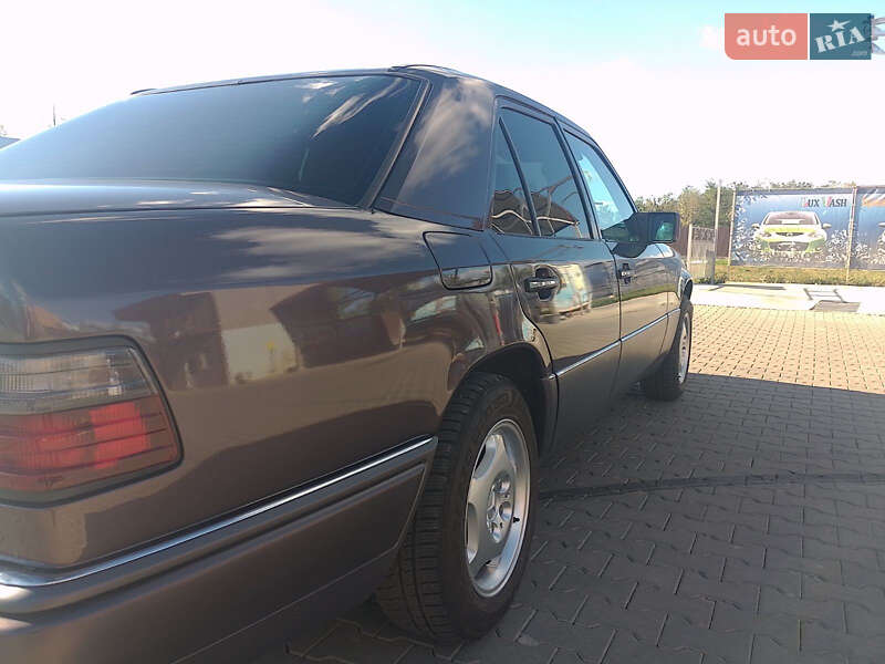 Седан Mercedes-Benz E-Class 1994 в Іспасі фото 6 Седан Mercedes-Benz E-Class 1994 в Іспасі