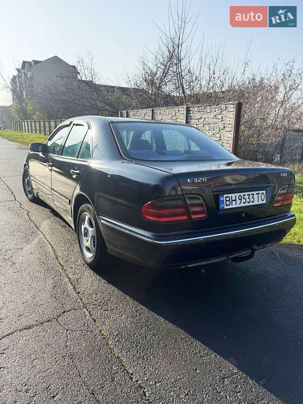 Седан Mercedes-Benz E-Class 2000 в Одесі