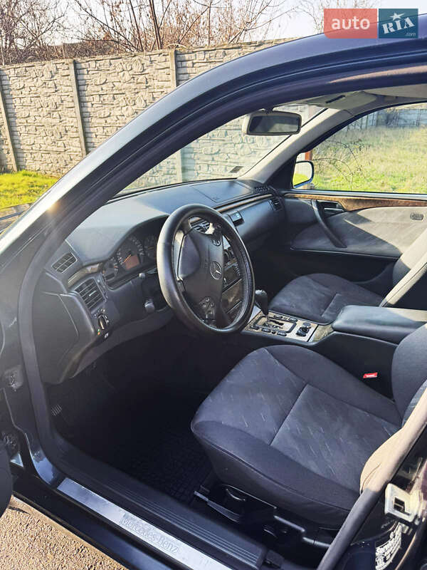 Седан Mercedes-Benz E-Class 2000 в Одесі