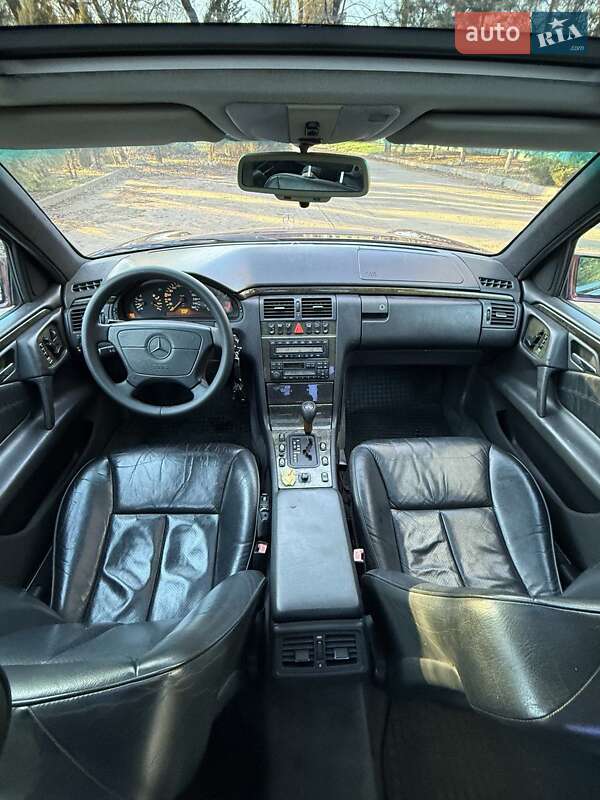 Седан Mercedes-Benz E-Class 1997 в Запорожье