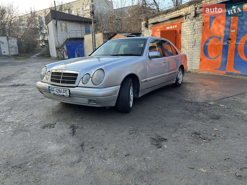 Седан Mercedes-Benz E-Class 1998 в Дніпрі