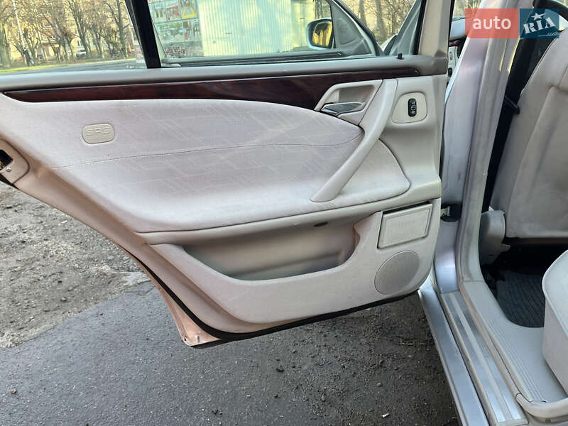 Седан Mercedes-Benz E-Class 1998 в Дніпрі
