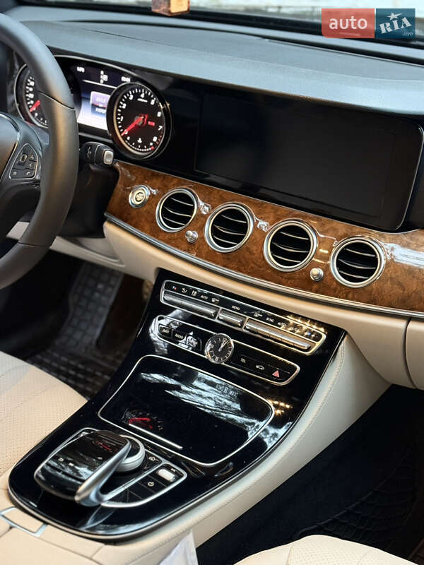 Седан Mercedes-Benz E-Class 2018 в Києві
