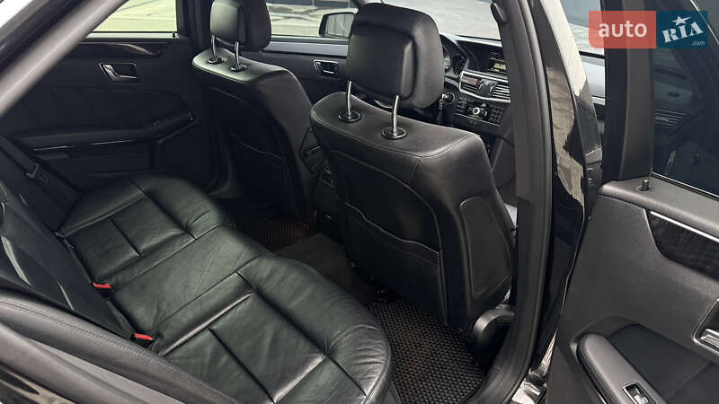 Седан Mercedes-Benz E-Class 2011 в Хусті