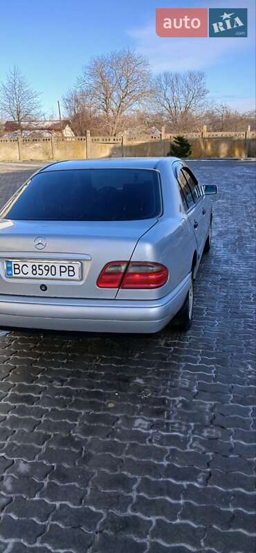 Седан Mercedes-Benz E-Class 1996 в Бориславе