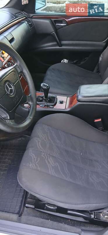 Седан Mercedes-Benz E-Class 1996 в Бориславе
