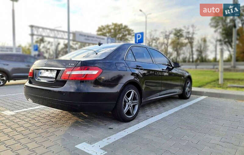 Седан Mercedes-Benz E-Class 2011 в Кривому Розі