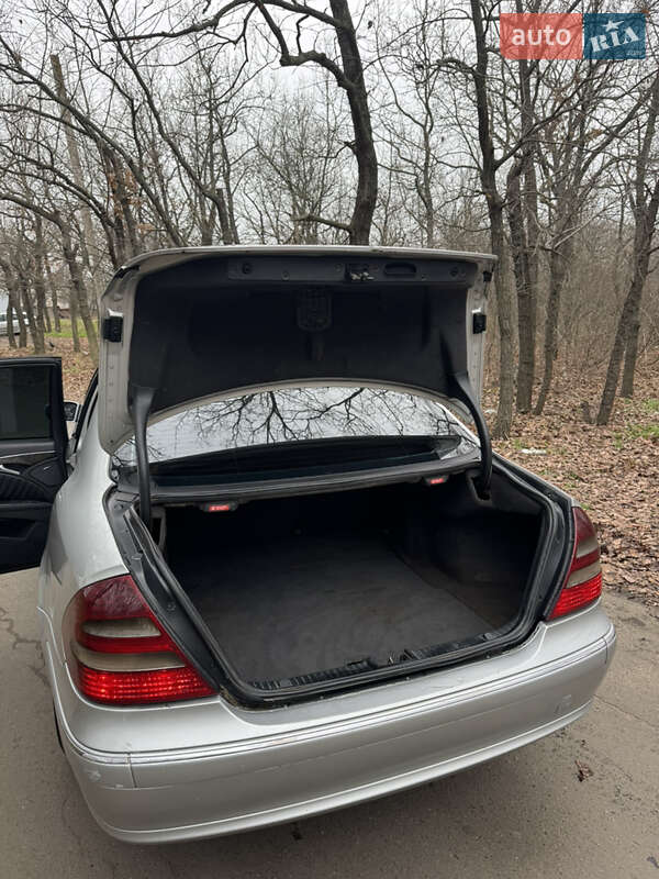 Седан Mercedes-Benz E-Class 2003 в Миколаєві