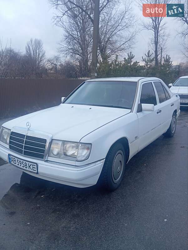 Mercedes-Benz E-Class 1992