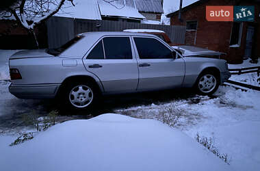Седан Mercedes-Benz E-Class 1995 в Золочеве