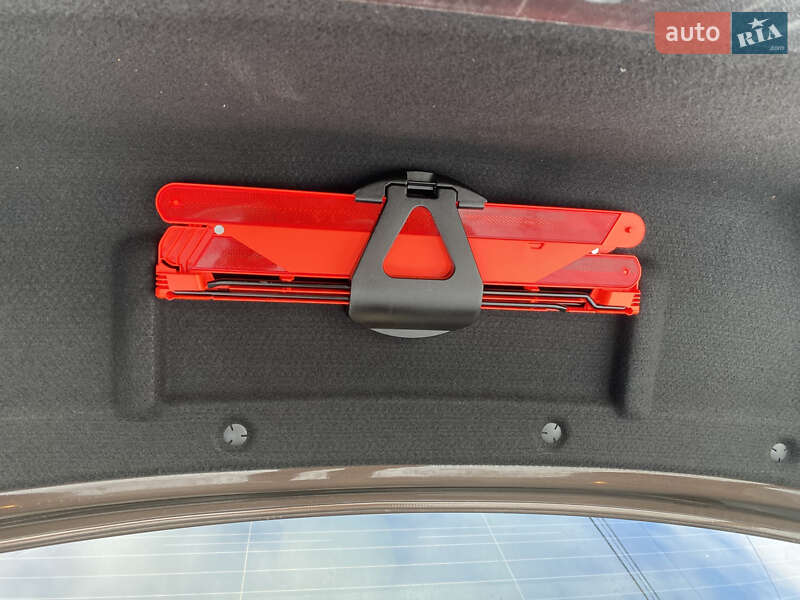 Седан Mercedes-Benz E-Class 2015 в Літині