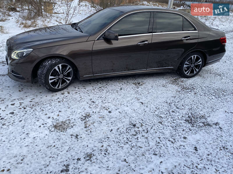 Седан Mercedes-Benz E-Class 2015 в Літині