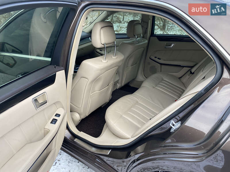Седан Mercedes-Benz E-Class 2015 в Літині