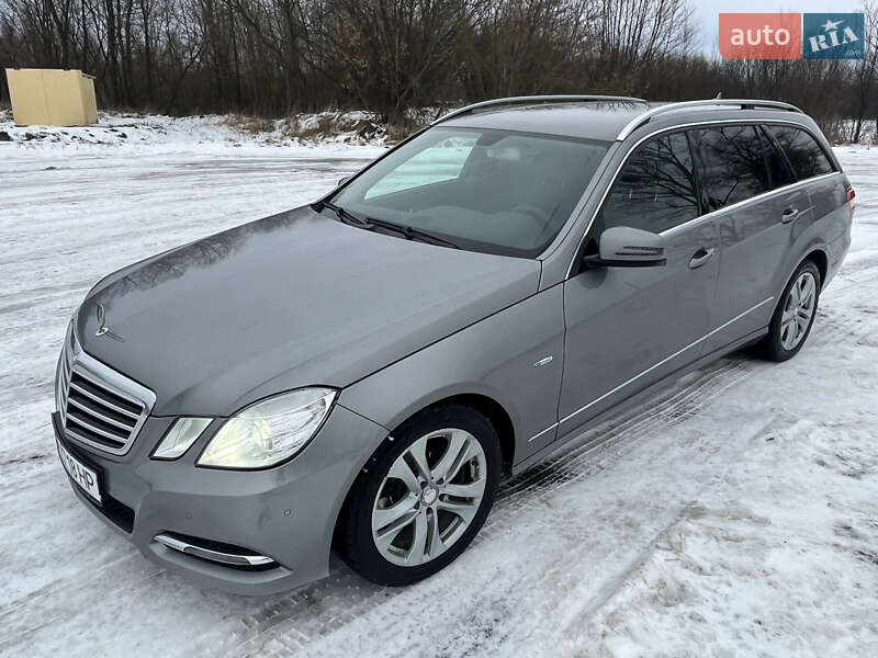 Універсал Mercedes-Benz E-Class 2012 в Звягелі