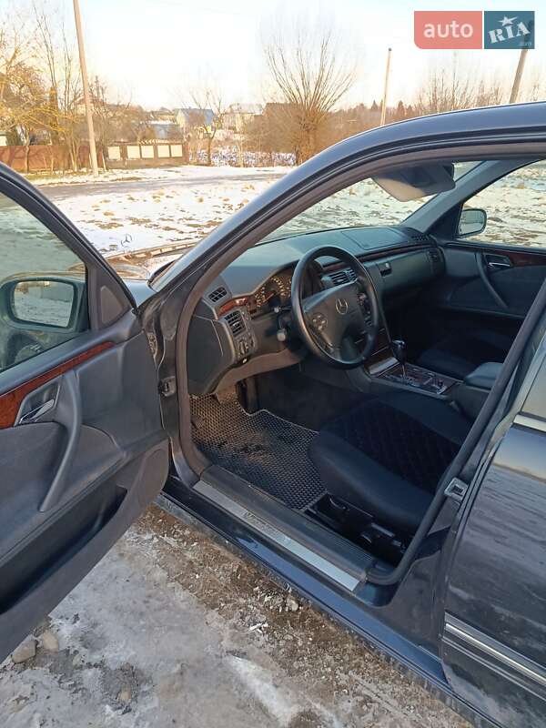 Седан Mercedes-Benz E-Class 2001 в Коломые