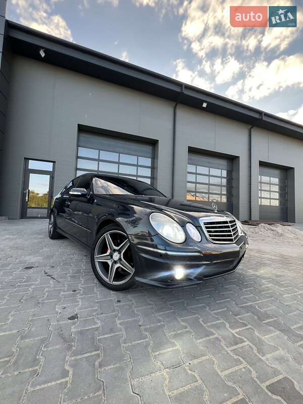 Седан Mercedes-Benz E-Class 2004 в Сарнах