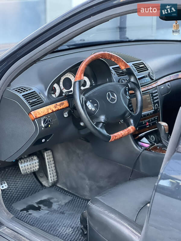 Седан Mercedes-Benz E-Class 2004 в Сарнах