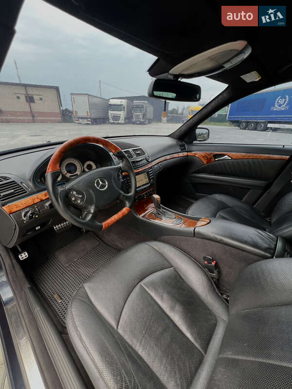 Седан Mercedes-Benz E-Class 2004 в Сарнах