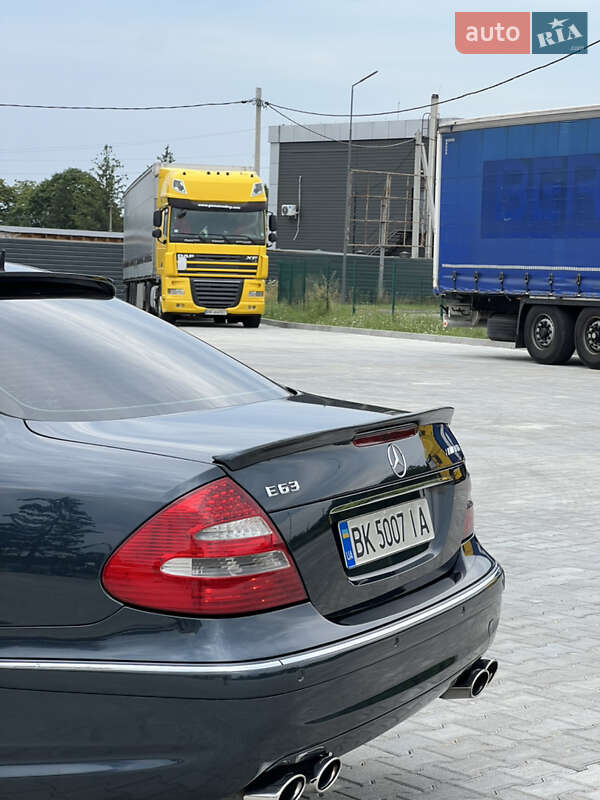 Седан Mercedes-Benz E-Class 2004 в Сарнах