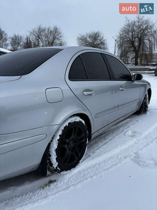 Седан Mercedes-Benz E-Class 2003 в Рівному