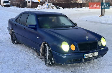 Седан Mercedes-Benz E-Class 1998 в Киеве