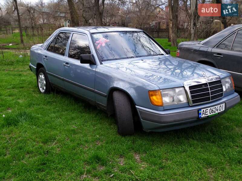 Седан Mercedes-Benz E-Class 1988 в Кривом Роге
