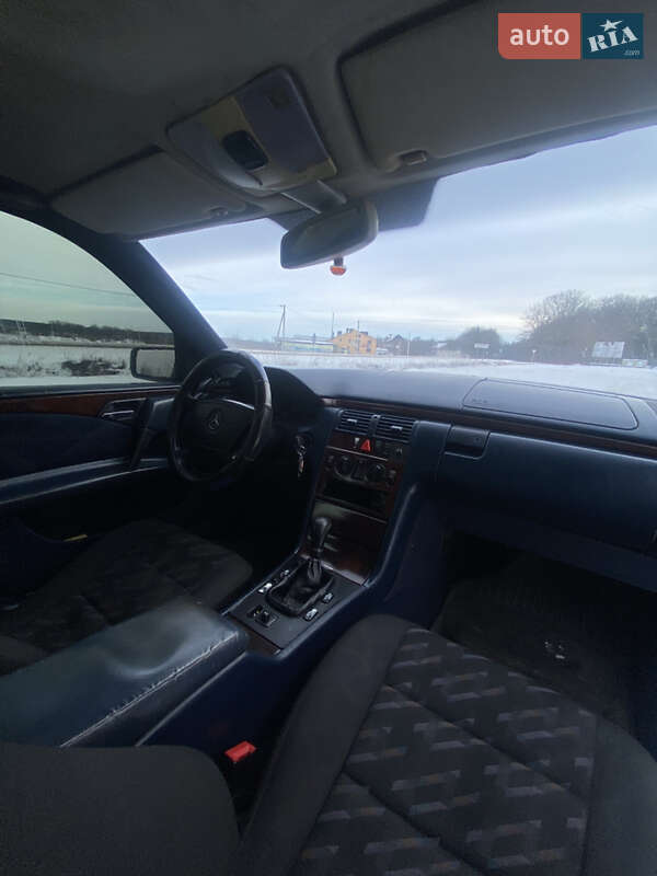 Седан Mercedes-Benz E-Class 1998 в Копичинці