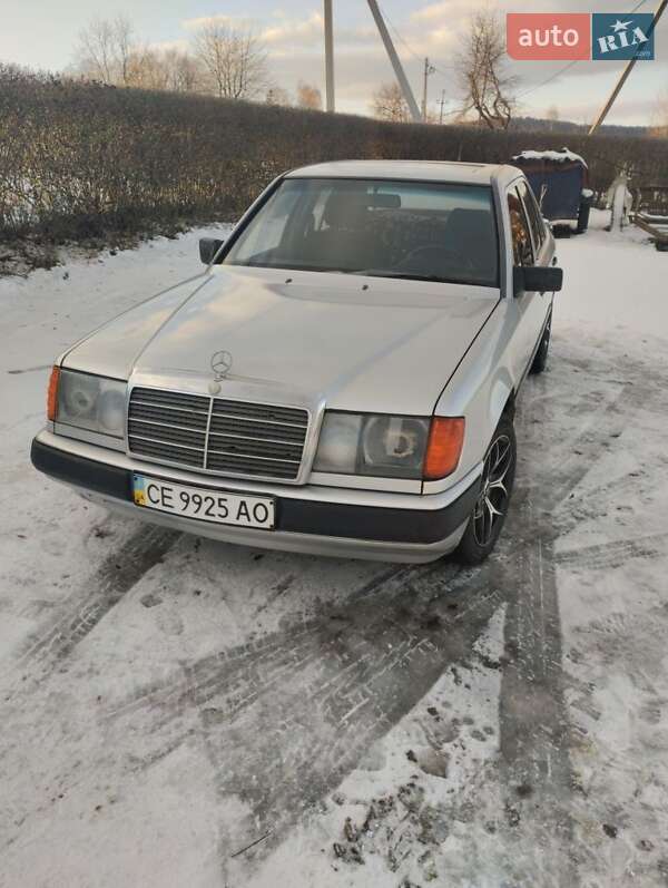 Седан Mercedes-Benz E-Class 1987 в Косове