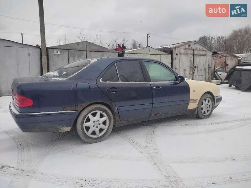 Седан Mercedes-Benz E-Class 1997 в Львове