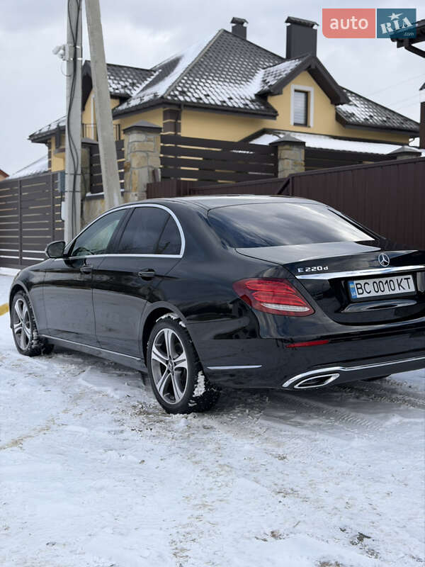 Седан Mercedes-Benz E-Class 2016 в Львові