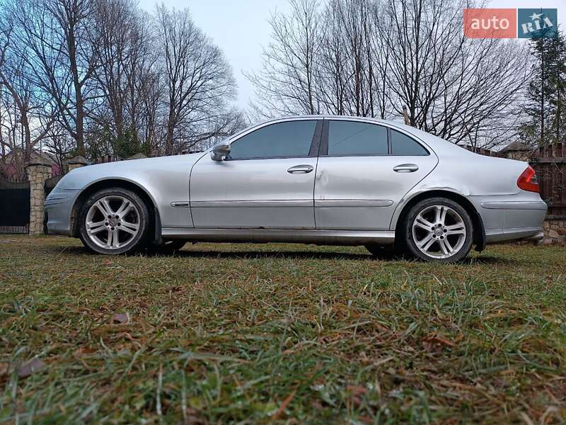 Седан Mercedes-Benz E-Class 2006 в Яремчі