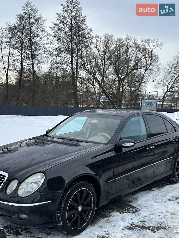 Седан Mercedes-Benz E-Class 2005 в Буче