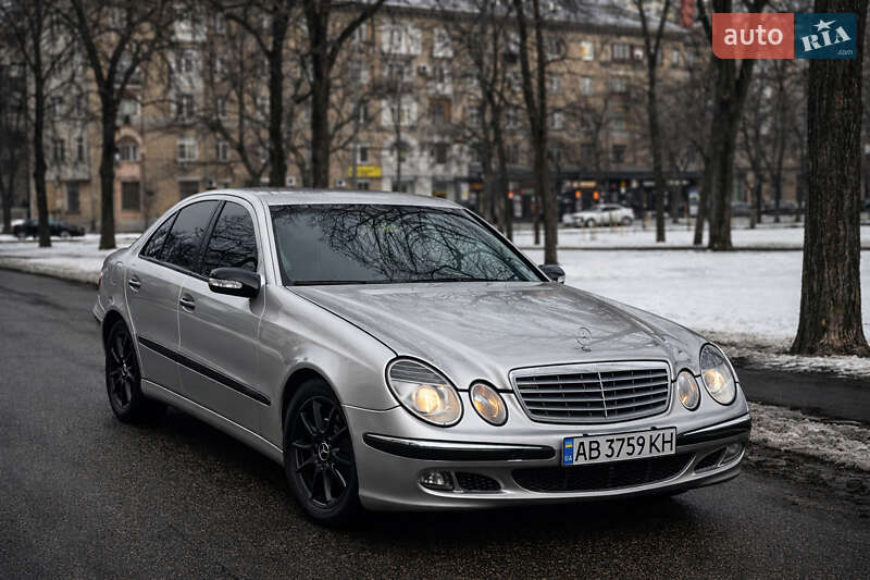 Седан Mercedes-Benz E-Class 2002 в Києві