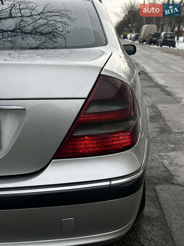 Седан Mercedes-Benz E-Class 2002 в Києві