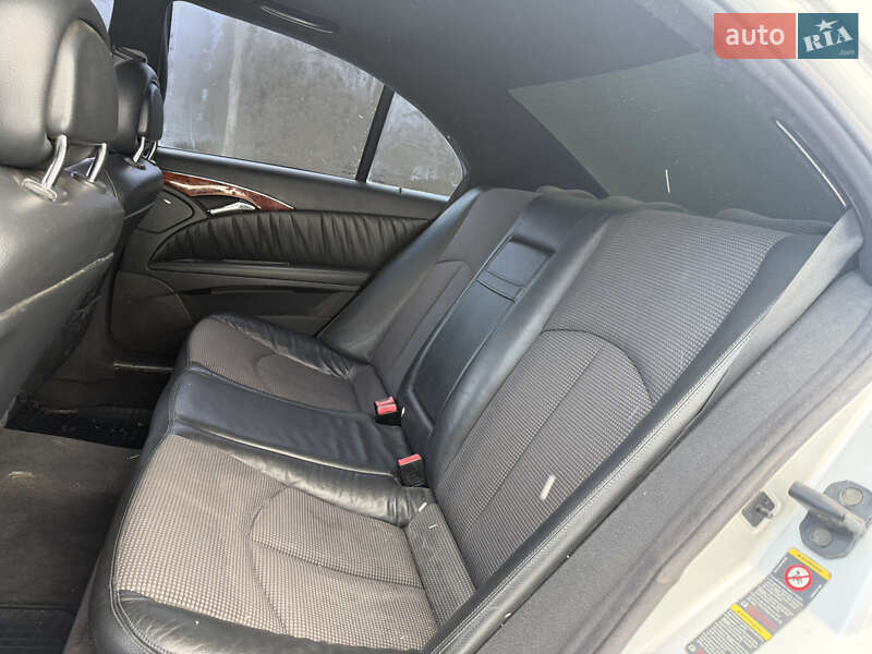 Седан Mercedes-Benz E-Class 2002 в Львове