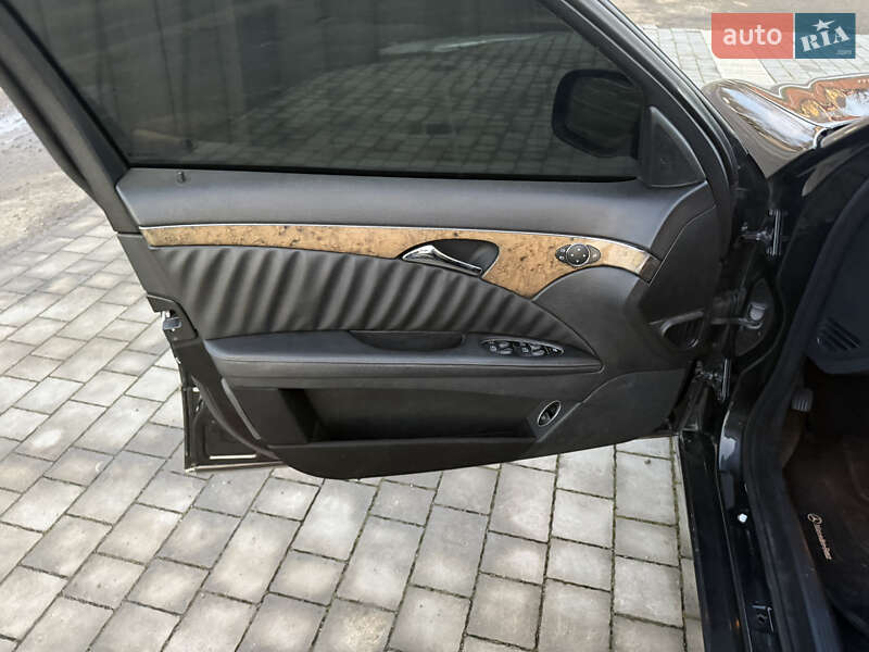Седан Mercedes-Benz E-Class 2006 в Новоселице