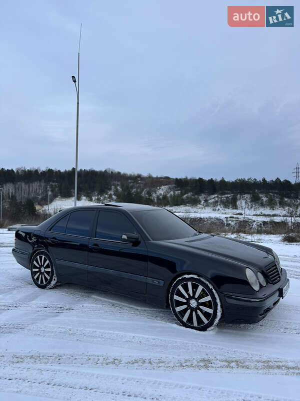 Седан Mercedes-Benz E-Class 2000 в Могилев-Подольске