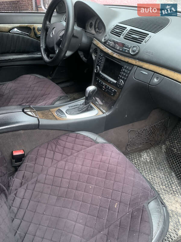 Седан Mercedes-Benz E-Class 2003 в Воловце