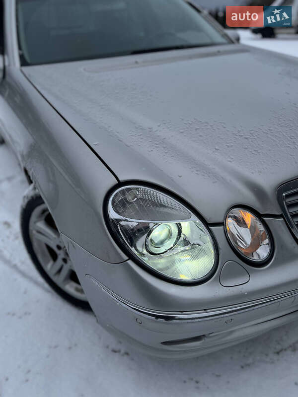 Седан Mercedes-Benz E-Class 2003 в Воловце