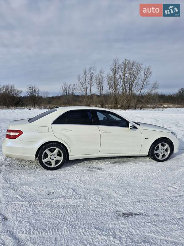 Седан Mercedes-Benz E-Class 2009 в Казатине