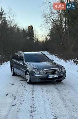 Универсал Mercedes-Benz E-Class 2004 в Комарному