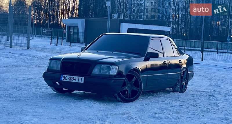Седан Mercedes-Benz E-Class 1990 в Львове