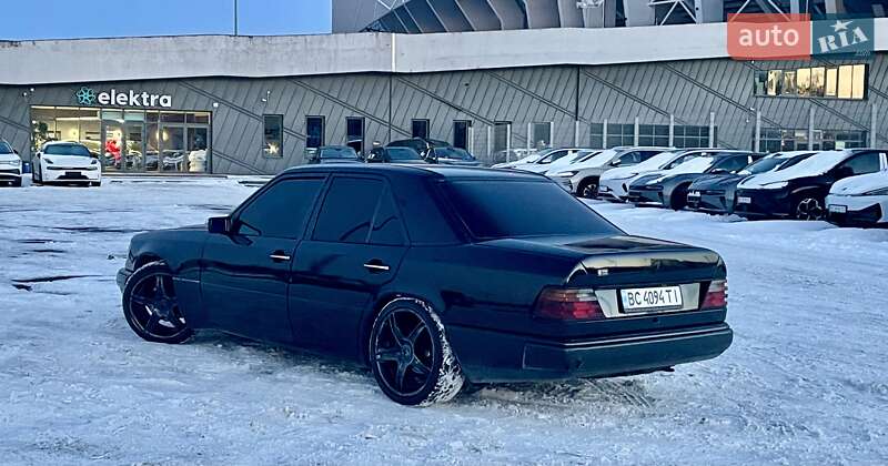 Седан Mercedes-Benz E-Class 1990 в Львове