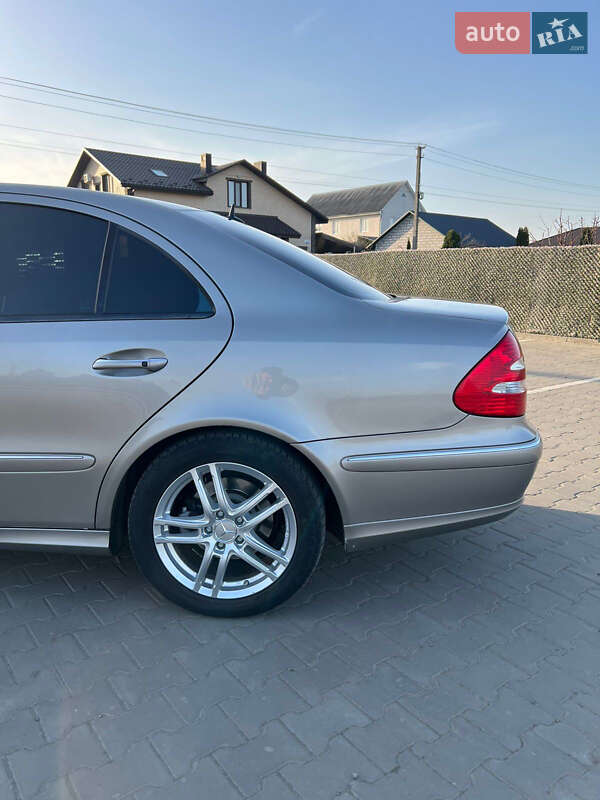 Седан Mercedes-Benz E-Class 2005 в Киеве